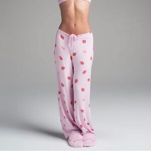 💋NWT RARE SKIMS Sleep Pants Valentine’s Day Cherry Blossom Lipstick MEDIUM